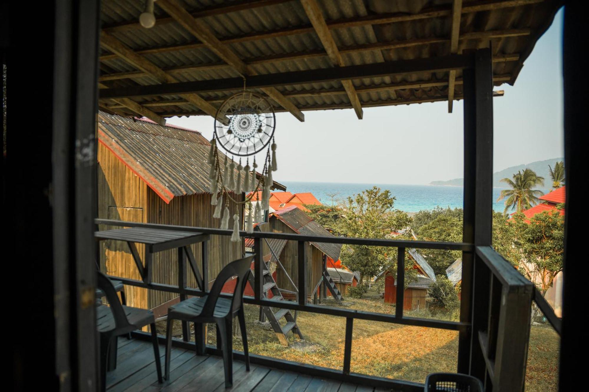 Harrera Perhentian, Long Beach Kampong Pasir Panjang  ภายนอก รูปภาพ