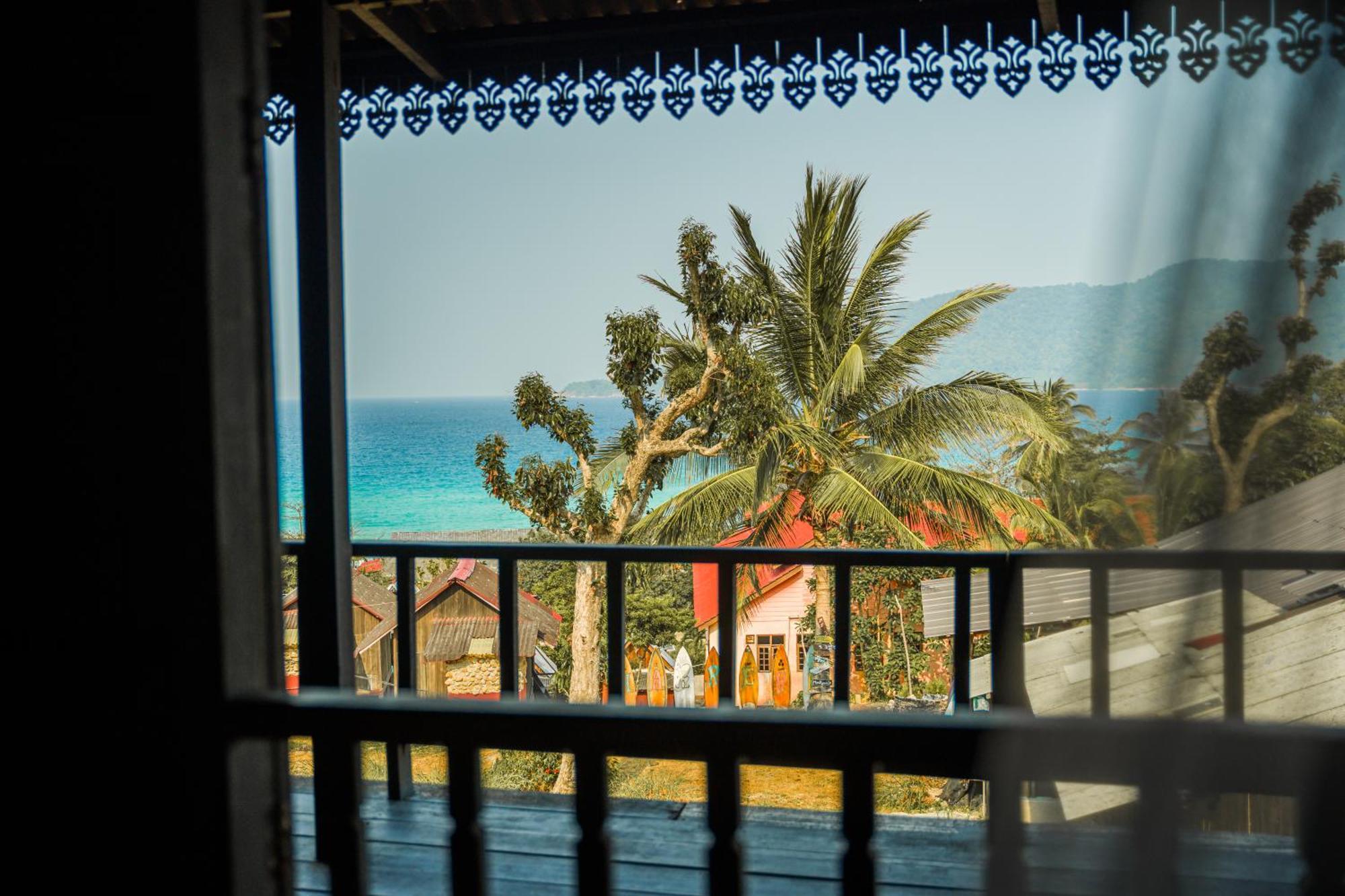 Harrera Perhentian, Long Beach Kampong Pasir Panjang  ภายนอก รูปภาพ