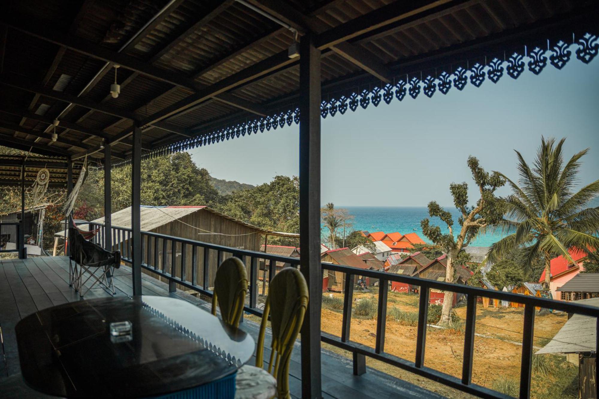 Harrera Perhentian, Long Beach Kampong Pasir Panjang  ภายนอก รูปภาพ