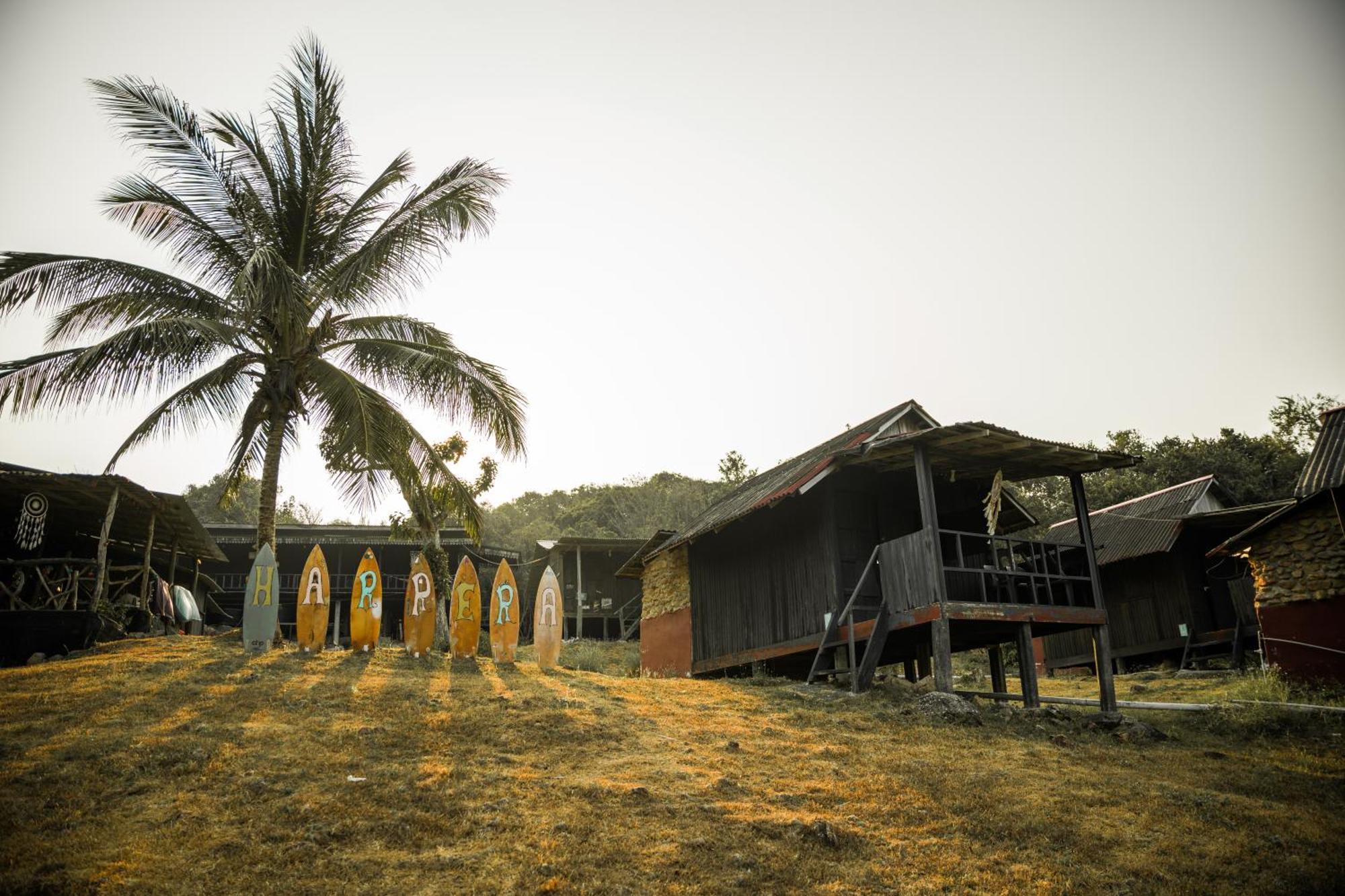 Harrera Perhentian, Long Beach Kampong Pasir Panjang  ภายนอก รูปภาพ